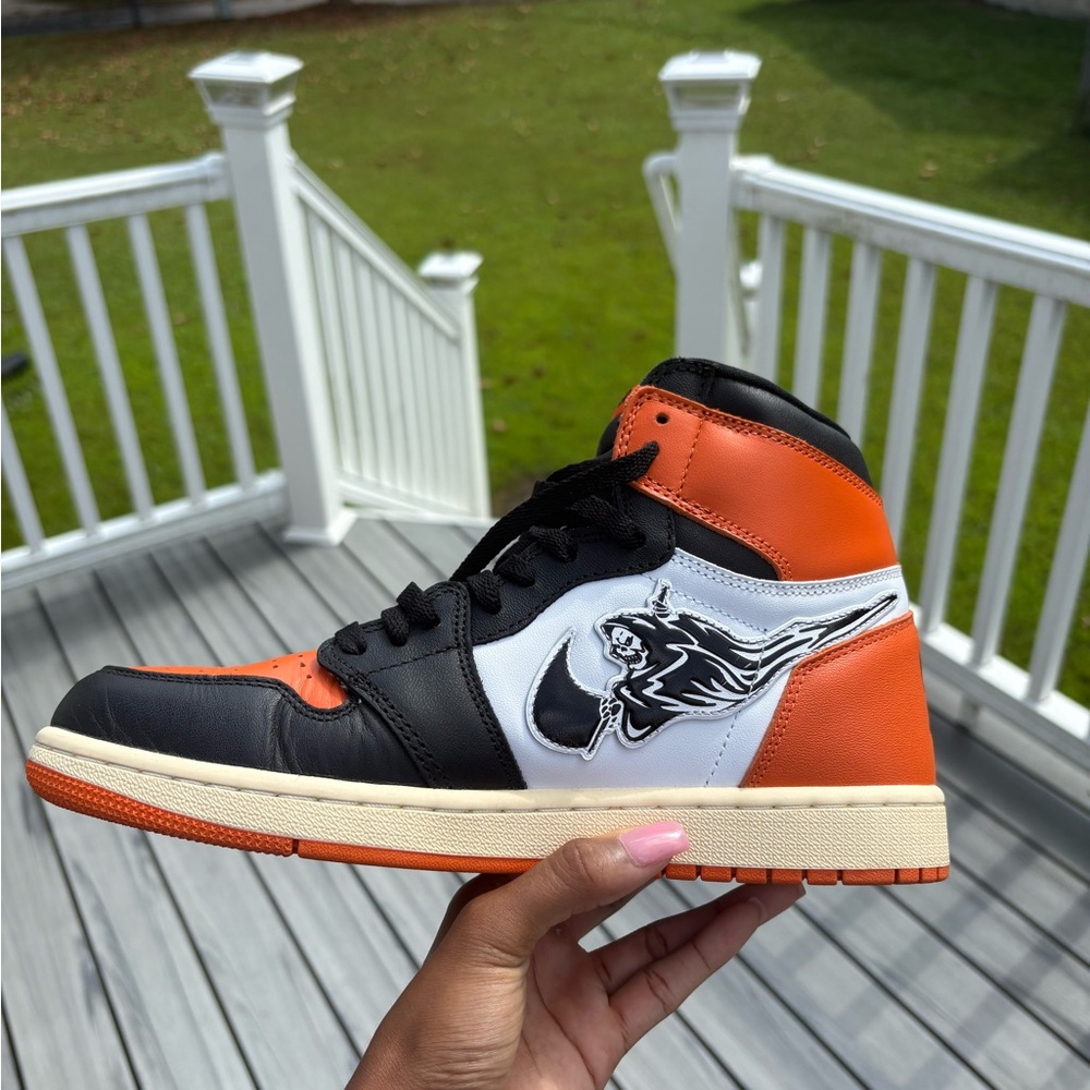Soleboy Custom Air Jordan 1 - Picture 5 of 7